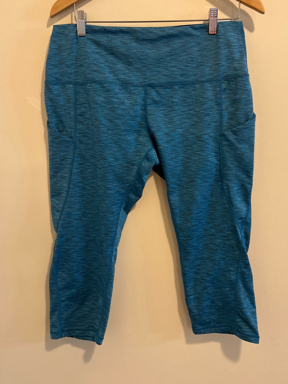 Women’s Teal Capri Workout Leggings with Side Pockets